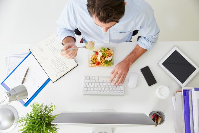Šest načina da se pridržavate zdrave ishrane na radnom mestu